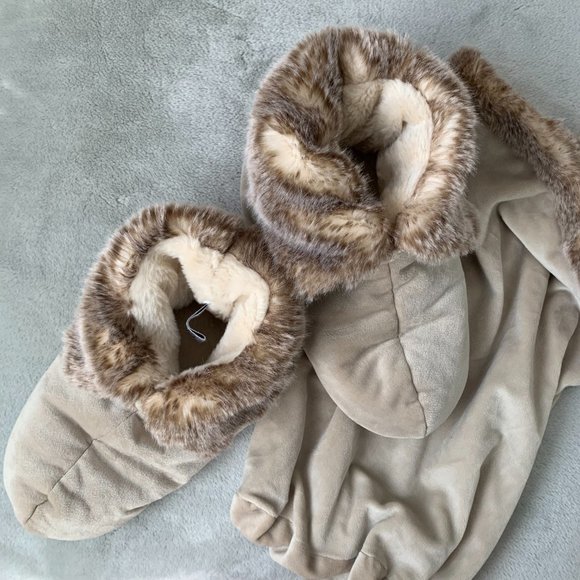 Restoration Hardware Slippers & Sack - Picture 7 of 7